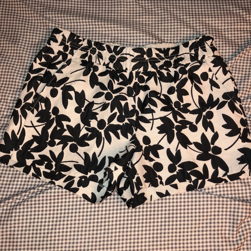 Jcrew printed shorts! size 2 with pockets!!